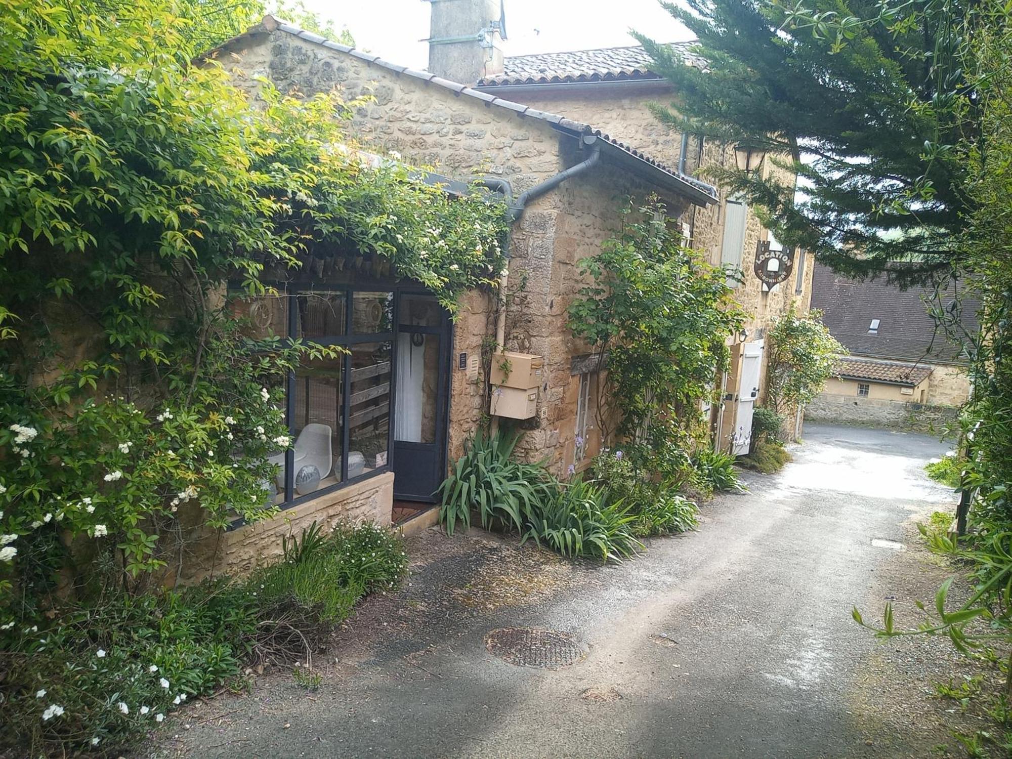 Chambre Du Sabotier - Studio Troglodytique - A 100 M Baignade En Riviere - Location De Canoe - Circuits Cyclo - Aire De Pique-Nique - 3 Restaurants Castelnaud La Chapelle Dış mekan fotoğraf