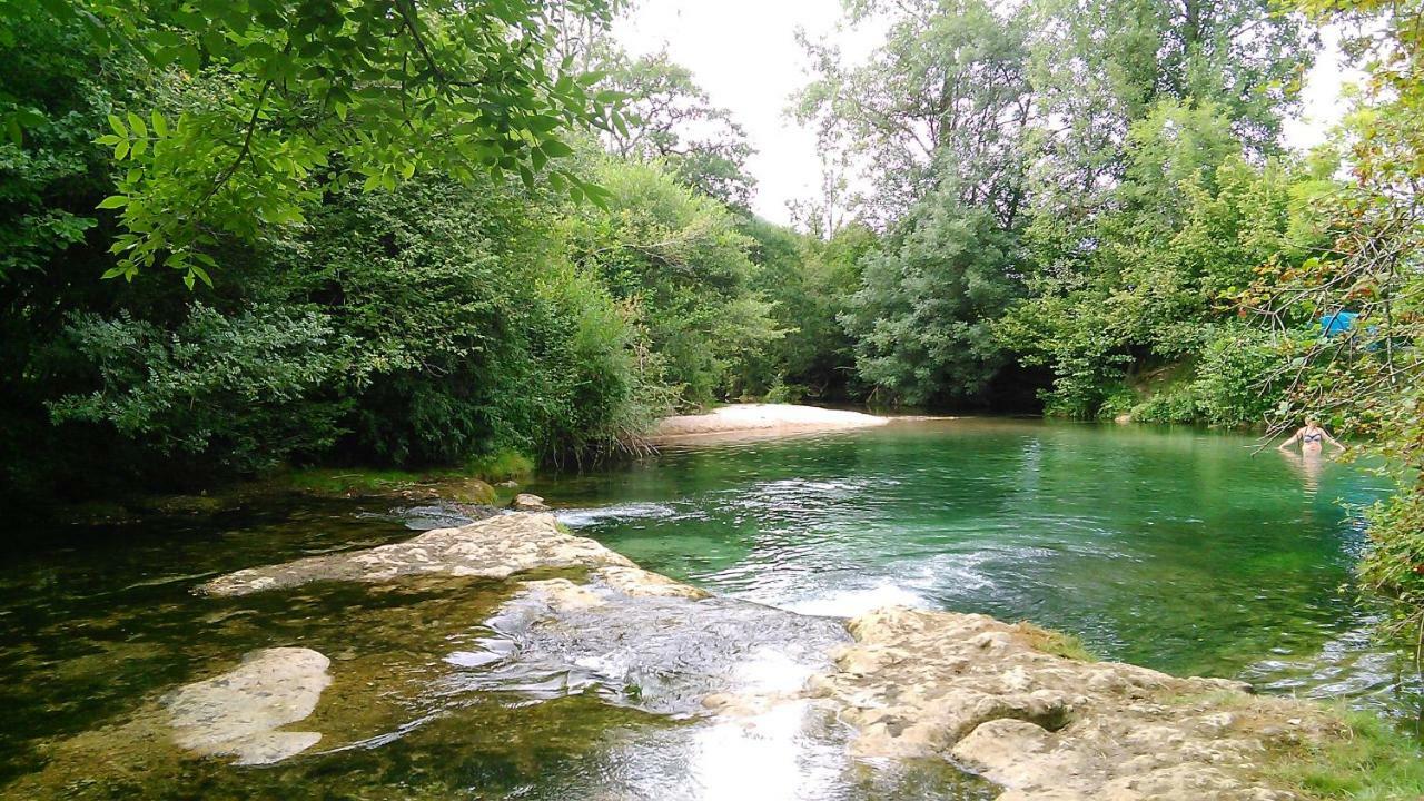 Chambre Du Sabotier - Studio Troglodytique - A 100 M Baignade En Riviere - Location De Canoe - Circuits Cyclo - Aire De Pique-Nique - 3 Restaurants Castelnaud La Chapelle Dış mekan fotoğraf