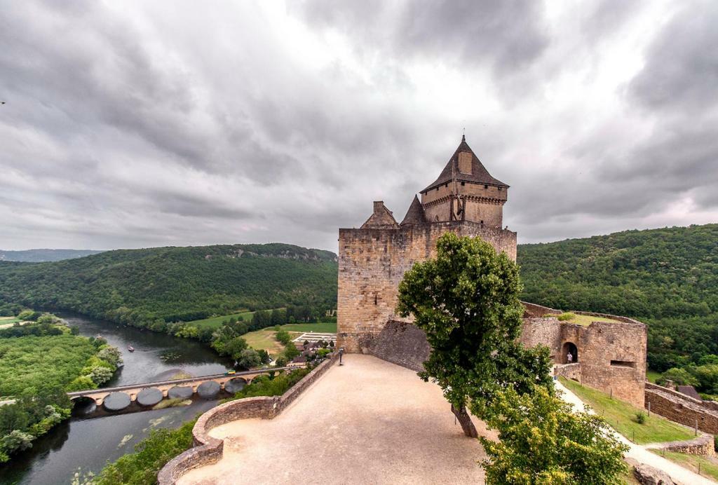 Chambre Du Sabotier - Studio Troglodytique - A 100 M Baignade En Riviere - Location De Canoe - Circuits Cyclo - Aire De Pique-Nique - 3 Restaurants Castelnaud La Chapelle Dış mekan fotoğraf